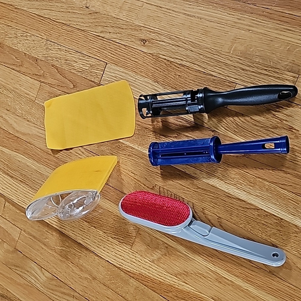 Lot of 4 different lint brush / hair removal brushes almost new clean